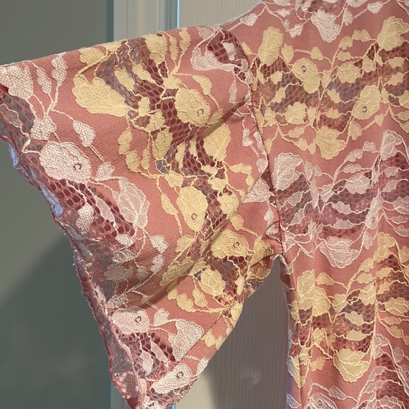 ZARA Pink, pale yellow , white lace top size med - Picture 2 of 7